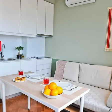 Champagne Vibes In - By Misha's Place 5c * Lisbon