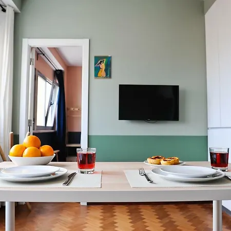 Champagne Vibes In - By Misha's Place 5c Lisbon