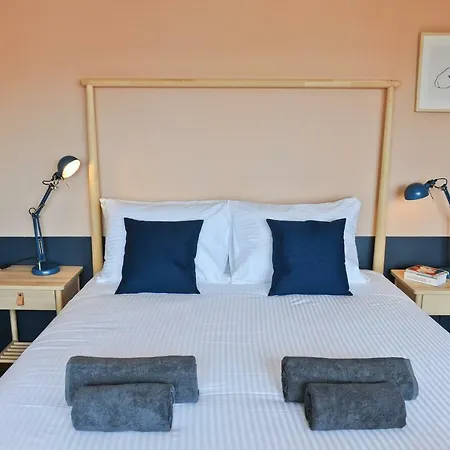 Champagne Vibes In - By Misha's Place 5c Лиссабон