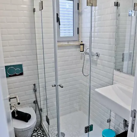 Champagne Vibes In - By Misha's Place 5c Lizbona