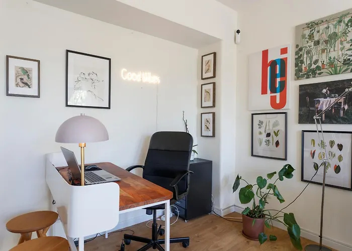 Champagne Vibes In - By Misha's Place 5c * Lisboa