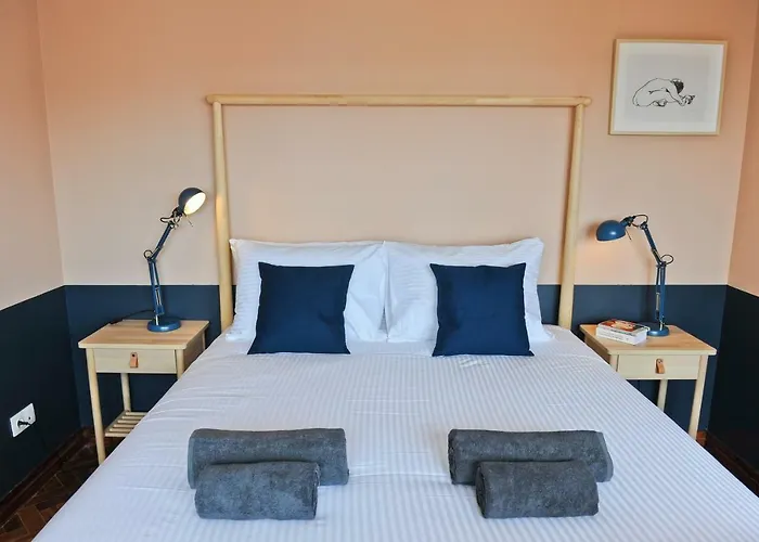 Champagne Vibes In - By Misha's Place 5c Lisboa